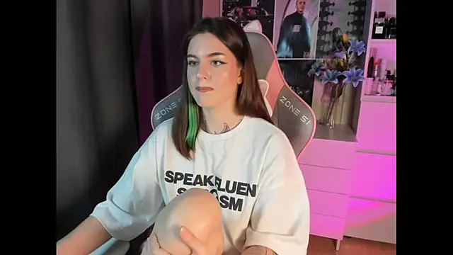 NikkieKitty live sex cam