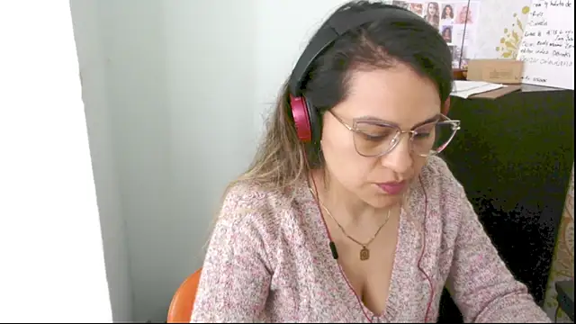 elyra_fox01's cam snapshot