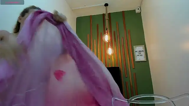 BustyAmanda live sex cam