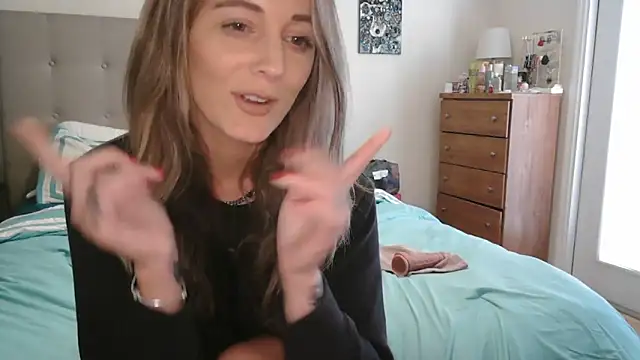 Heyitsmee33's cam snapshot