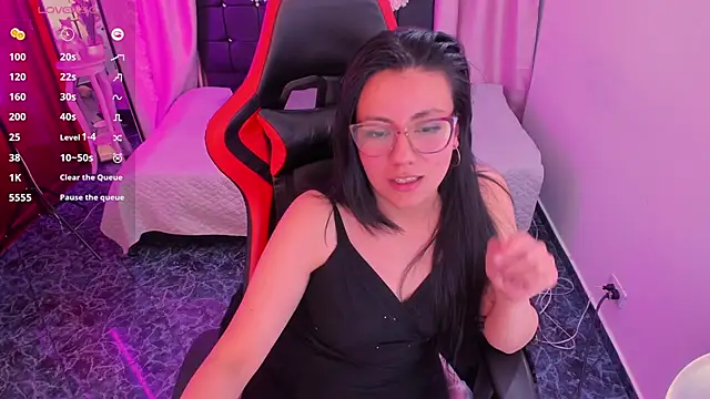 QueenRose94's cam snapshot