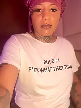 CrownedNyaries live sex cam