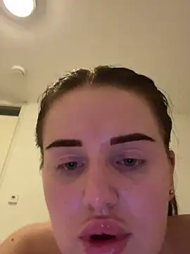 yourhornyslut live sex cam