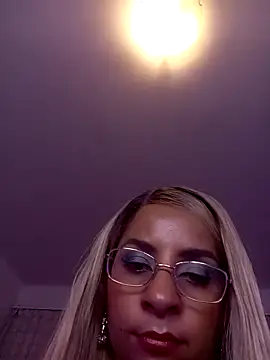 LaReineCleo live sex cam