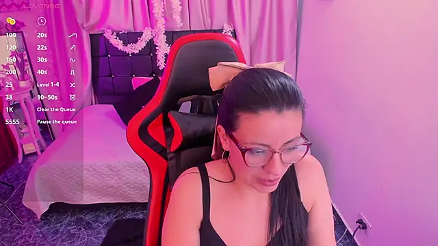 QueenRose94's cam snapshot