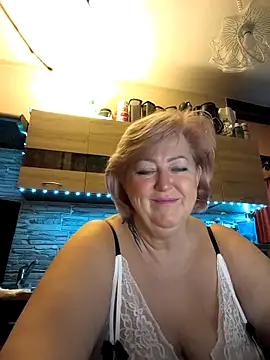 MissSilken live sex cam