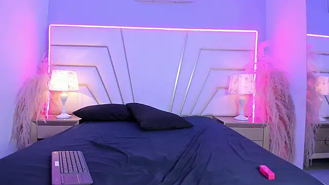 SpiicyQueen live sex cam