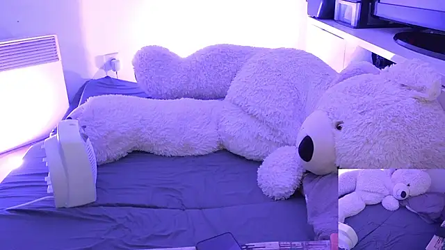 CeriseLapine live sex cam