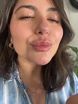 sukhakunis1 live sex cam