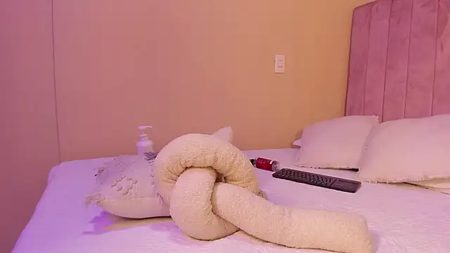 Ashley_Beaomunt's cam snapshot