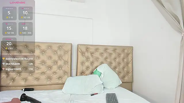 Alessiiaa_ live sex cam