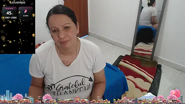 Laura_fox1's cam snapshot