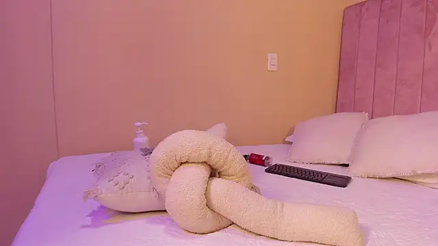 Ashley_Beaomunt's cam snapshot