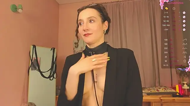 laracroftmansion's cam snapshot