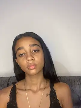 Zoe_Sweett18 live sex cam