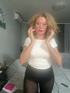 Tania201243 live sex cam