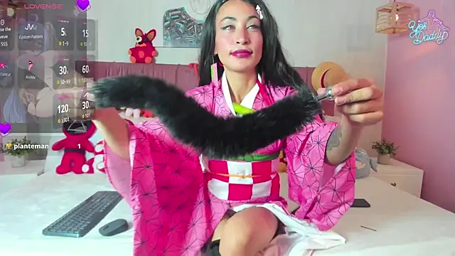 emma_wilder_'s cam snapshot