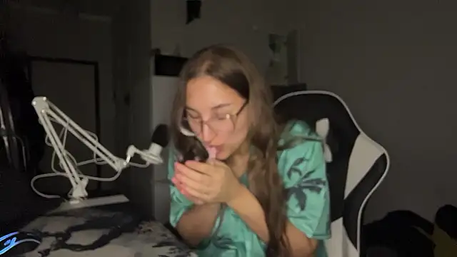 YettaUrive's cam snapshot