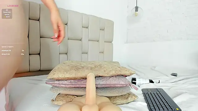 Sarah_GothicGirl live sex cam