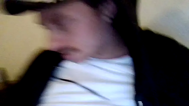 Tallhungandcloudy's cam snapshot