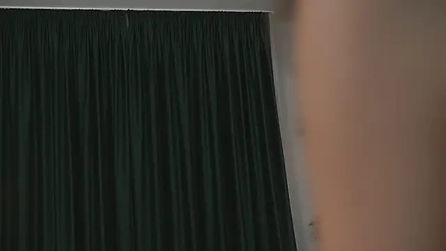 Alyonaqueen_ live sex cam