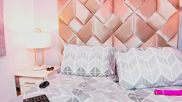 CandyLips_4's cam snapshot