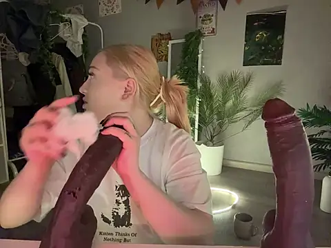 MCThroatGoat's cam snapshot