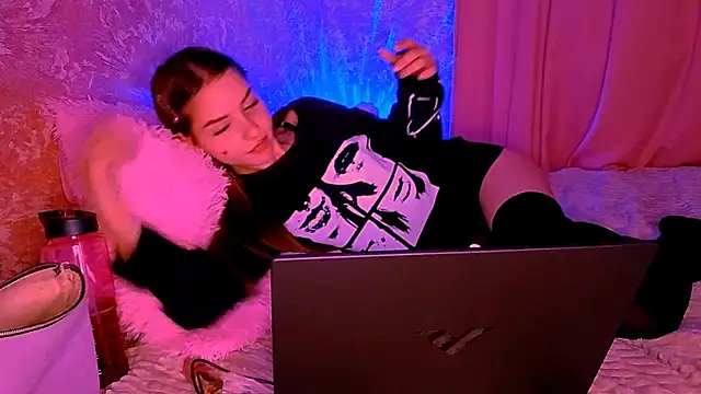 BitterPeach's cam snapshot