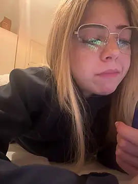 MelliMoon live sex cam