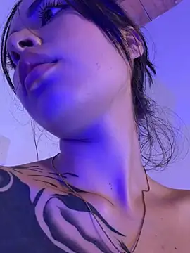 Dakota-Browns live sex cam