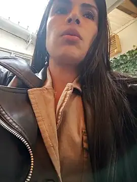 Astrid-- live sex cam