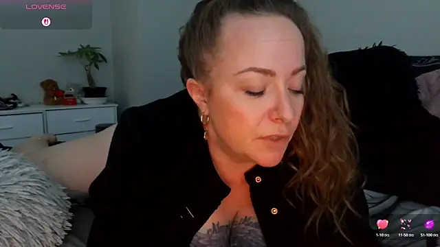 julimonroe live sex cam