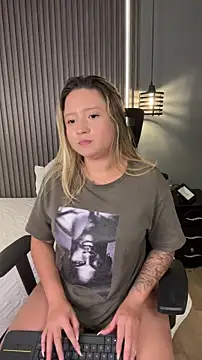 MiaPetit_ live sex cam