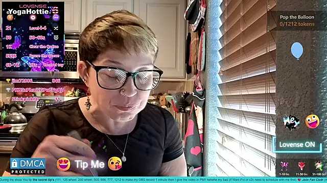 YogaHottie76's cam snapshot