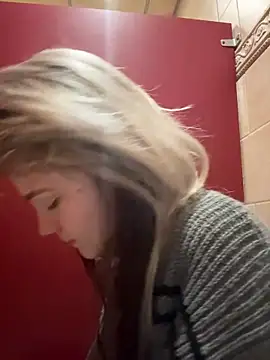 Cutiepiespanks's cam snapshot