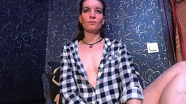 Strawberry_Milfa live sex cam