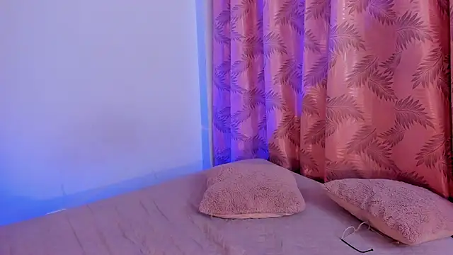 riley_bensongh's cam snapshot