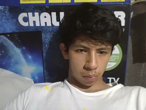 Carlos_Albert02's cam snapshot