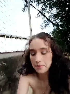 sweet_outdoor_charm live sex cam