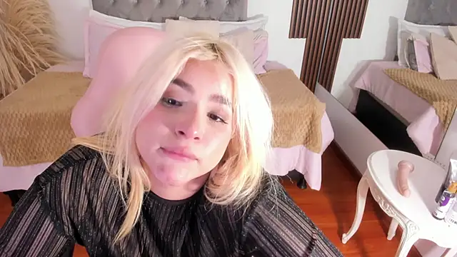 BarbieHannaB_'s cam snapshot