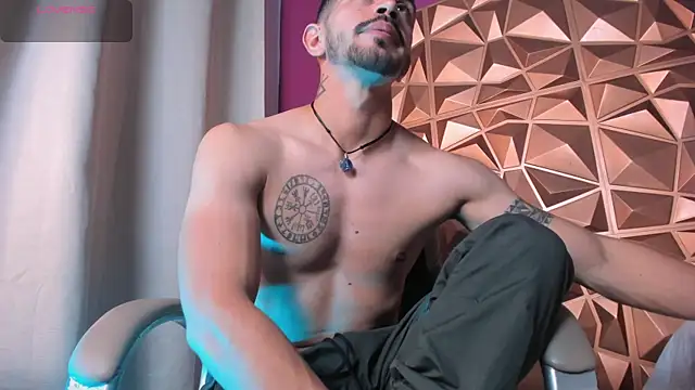 AlejandroStormm live sex cam