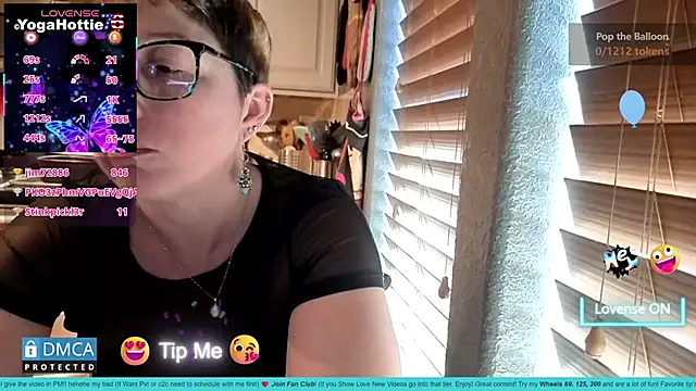 YogaHottie76's cam snapshot