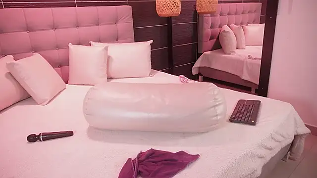 BellaLatinaTS live sex cam