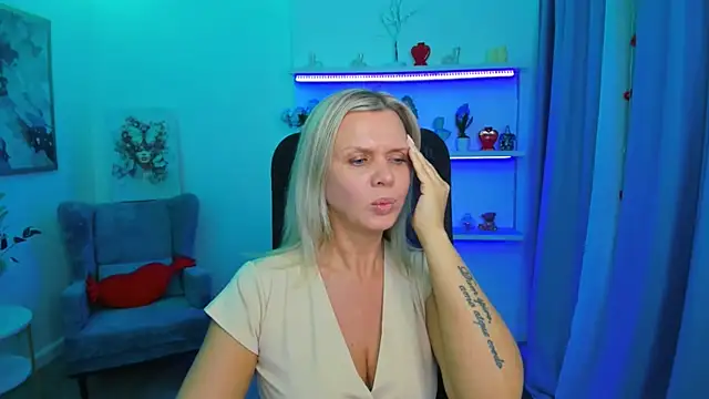 AgathaKlouin live sex cam