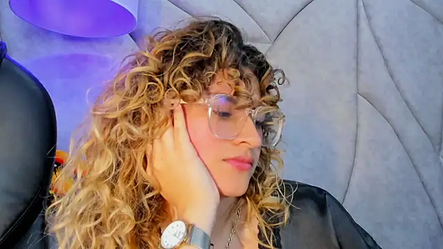 Emili_Rousee_'s cam snapshot