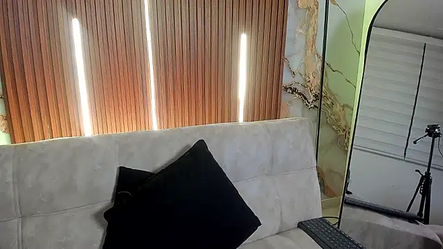 Giselle_Laurens_'s cam snapshot