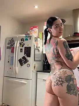 daniella_monroe's cam snapshot