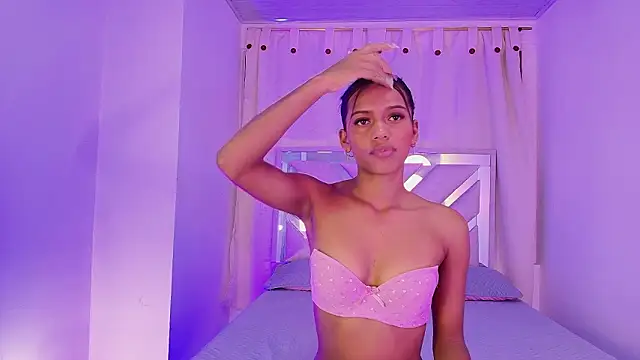 Lia_Taylor1's cam snapshot