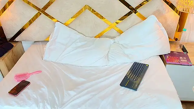 Madeline_Foxxxy's cam snapshot