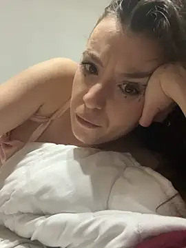 bunnythetailor's cam snapshot